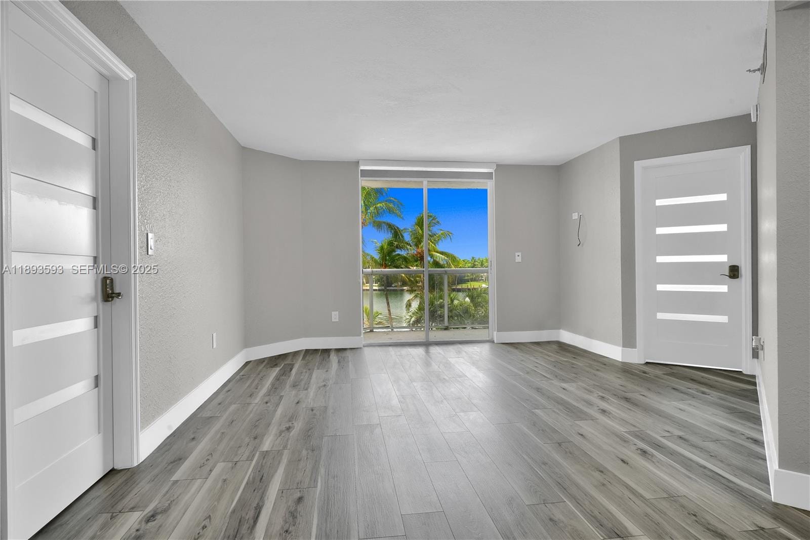 5880 Collins Avenue 403 — photo 4