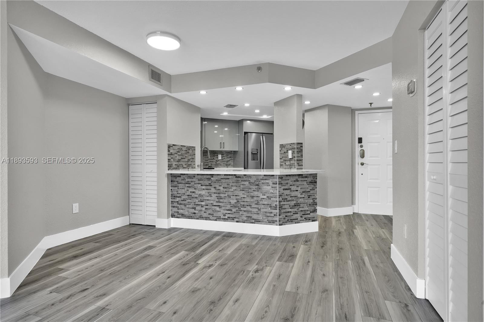5880 Collins Avenue 403 — photo 7