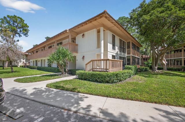 113 Brackenwood Road, Palm Beach Gardens, FL 33418