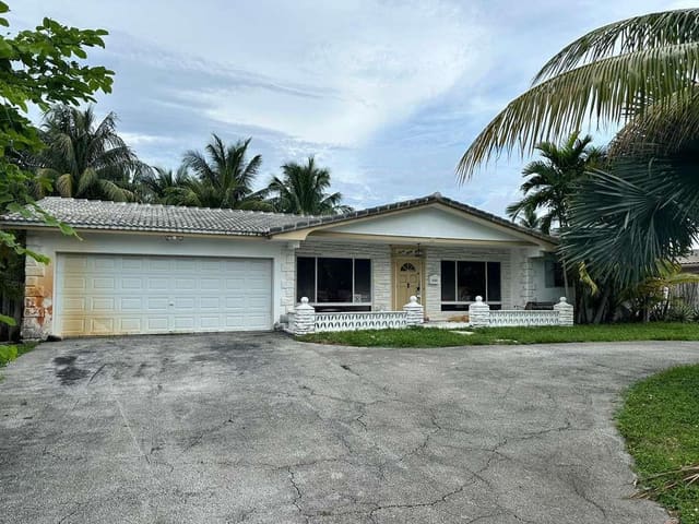 2081 NE 27th Street, sold in Hillsboro Isles 29-4 B, Lighthouse Point, FL