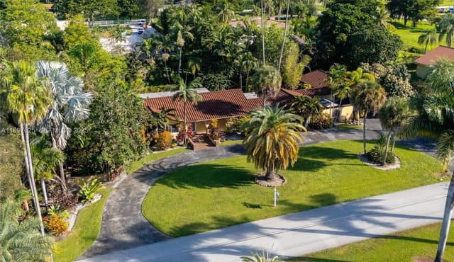 11851 NW 7th Street, Plantation, FL 33325
