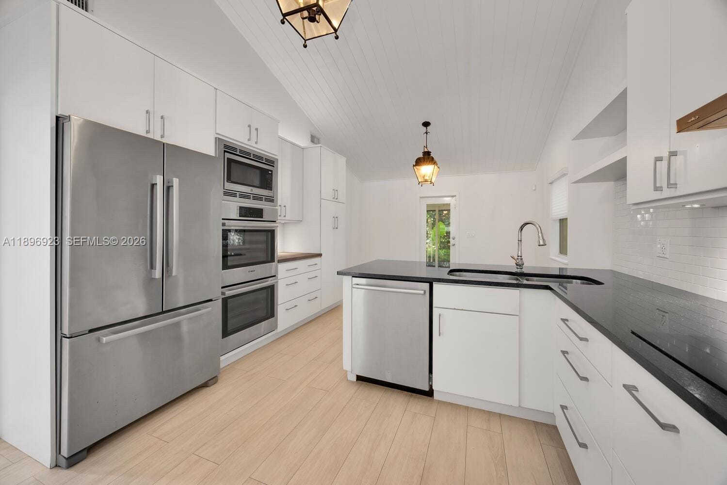 1100 El Rado Street — photo 12