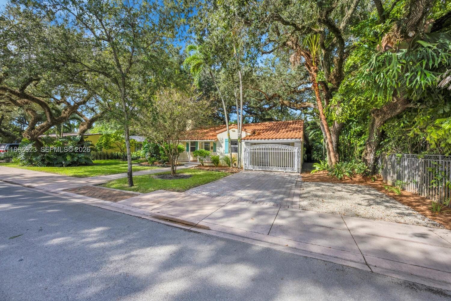1100 El Rado Street — photo 4