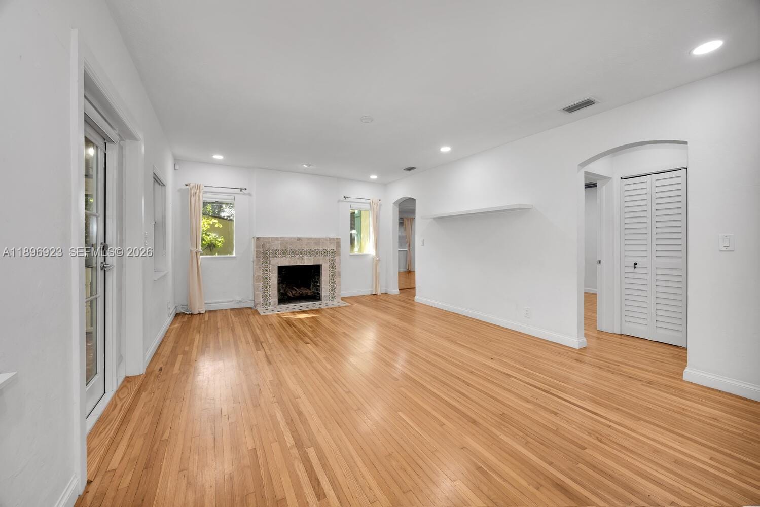 1100 El Rado Street — photo 7