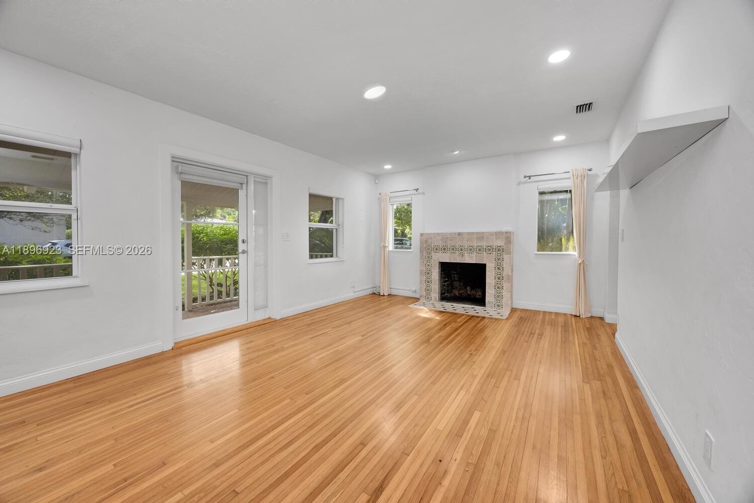 1100 El Rado Street — photo 9