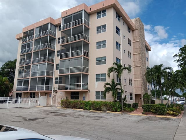 1830 Dixieanna Street 503, sold in Dixiana Condo, Hollywood, FL