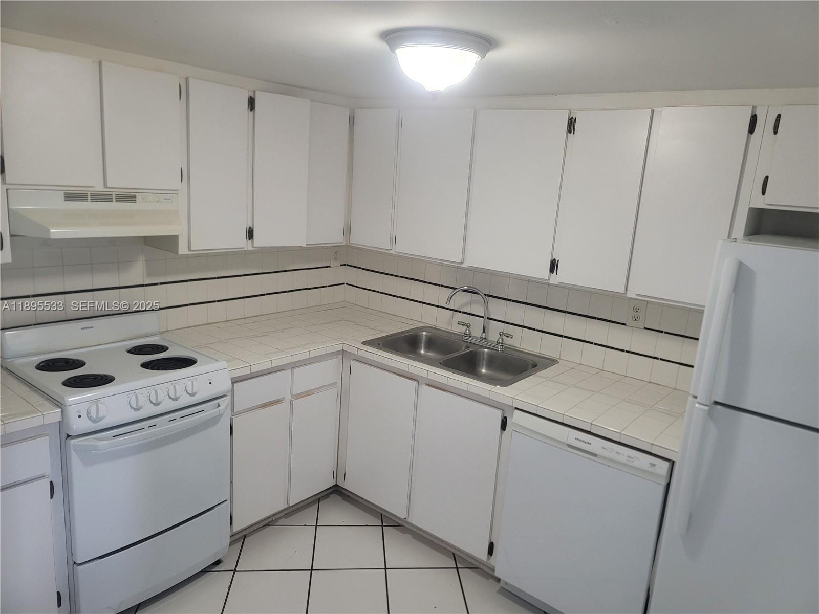 2600 Collins Avenue 509, Miami Beach, FL 33140 photo 3