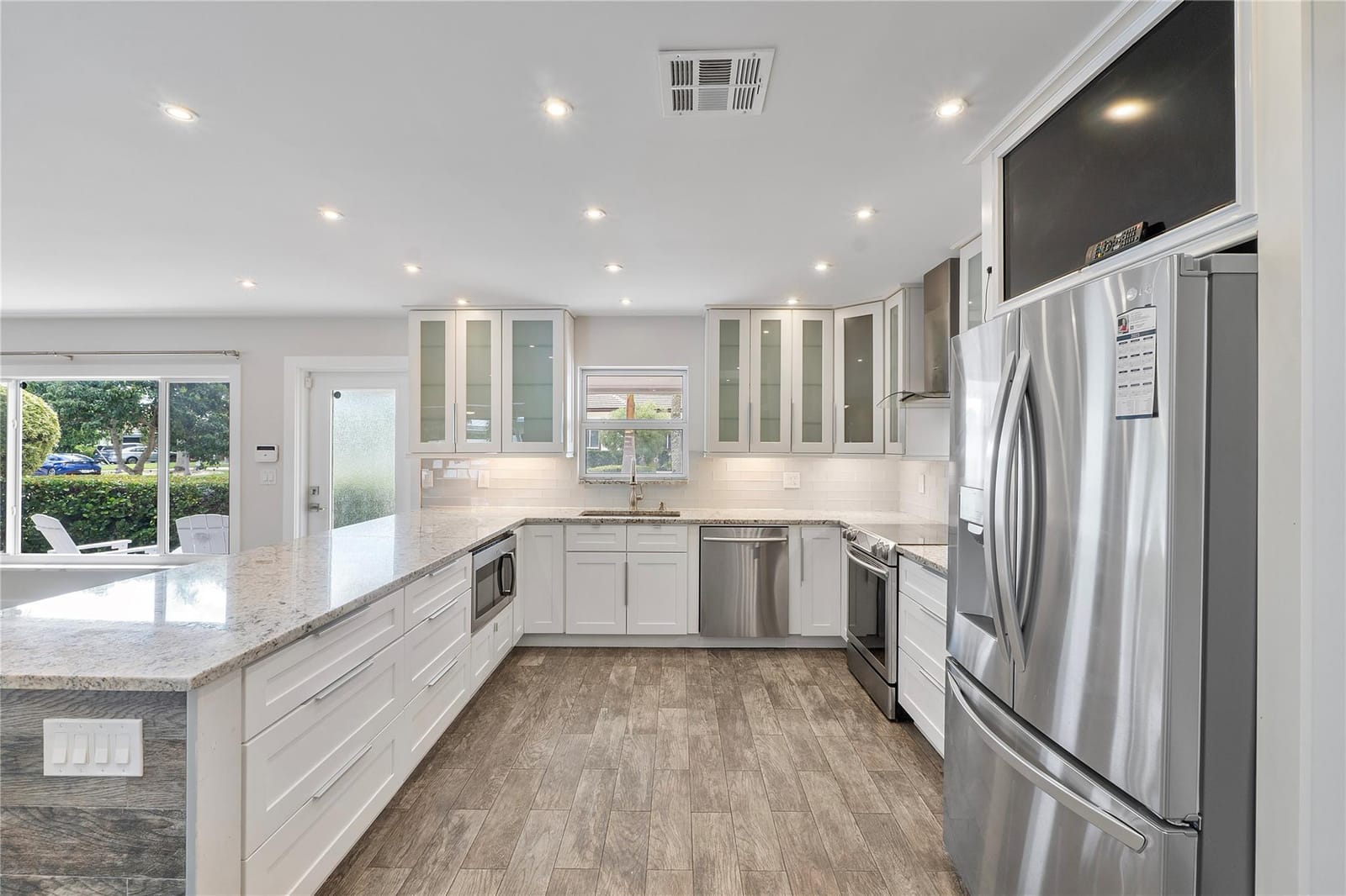 1009 SE 10th Court — photo 12