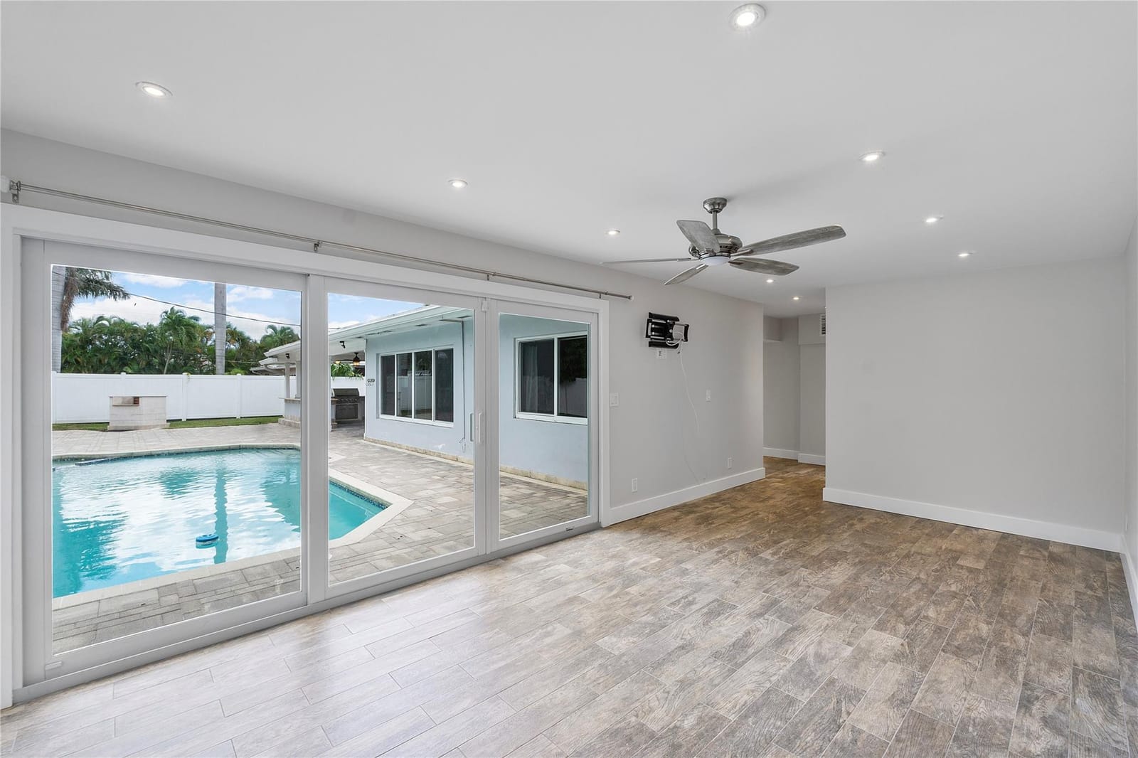 1009 SE 10th Court, Deerfield Beach, FL 33441 photo 17