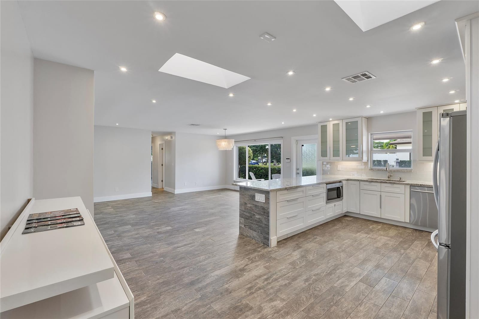 1009 SE 10th Court — photo 5
