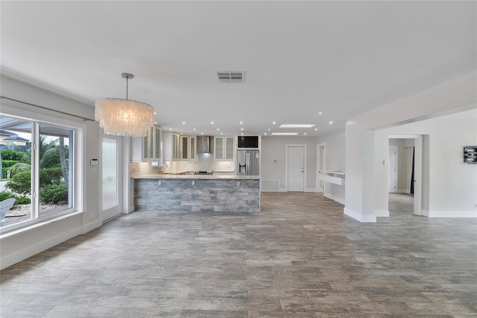 1009 SE 10th Court — photo 6