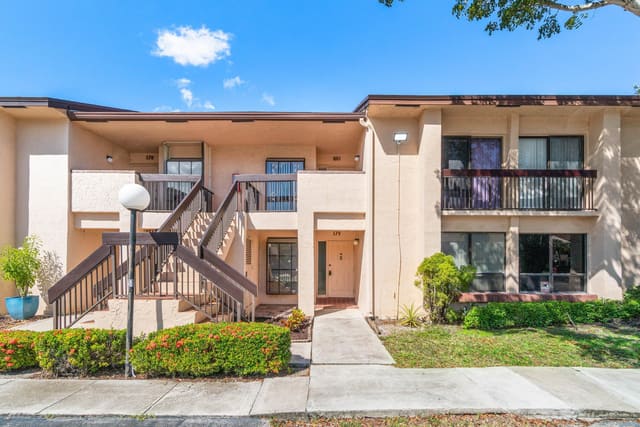 2257 SW 15th Street 179, sold in Meadowridge Condo, Deerfield Beach, FL