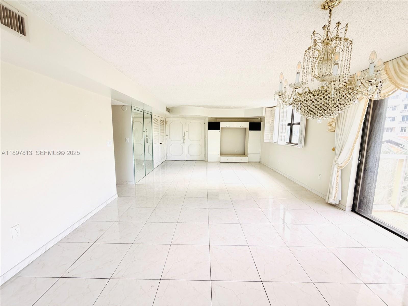 6423 Collins Avenue 310 — photo 6
