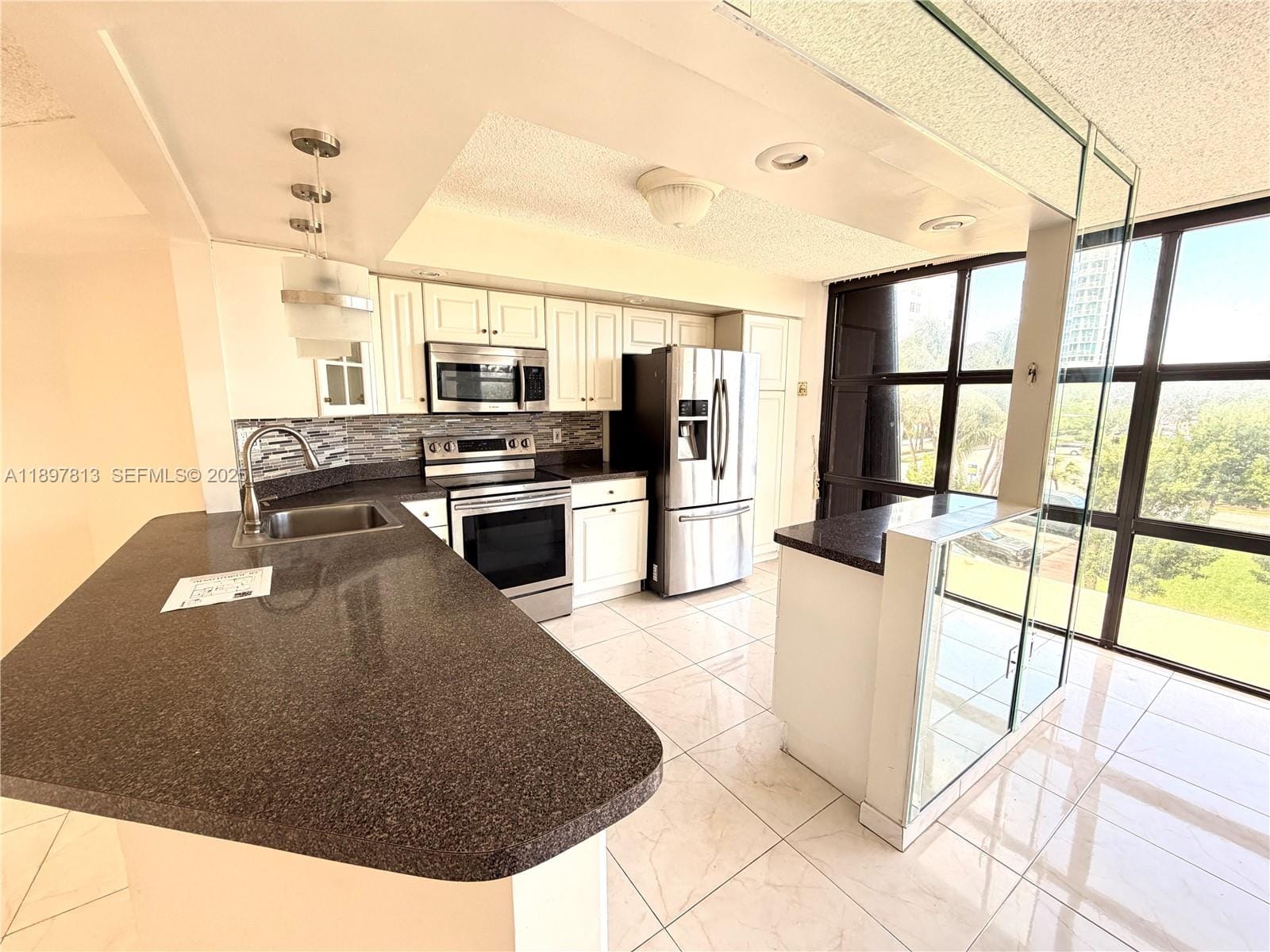 6423 Collins Avenue 310 — photo 7