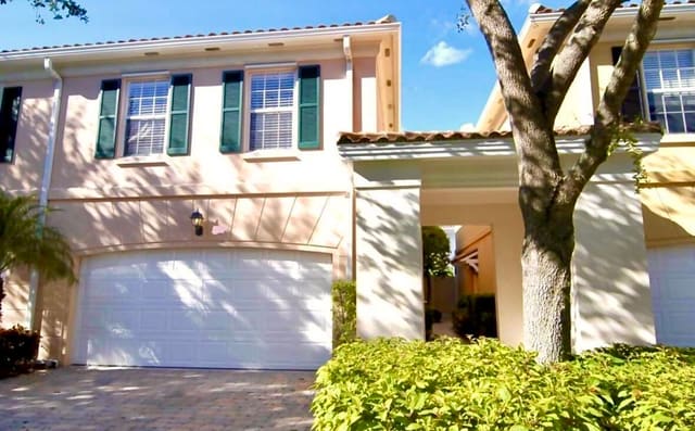 63 Tall Oaks Circle, sold in Tequesta Oaks, Tequesta, FL