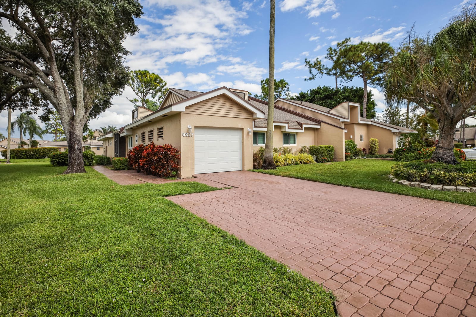 6827 Fountains Circle, Lake Worth, FL 33467