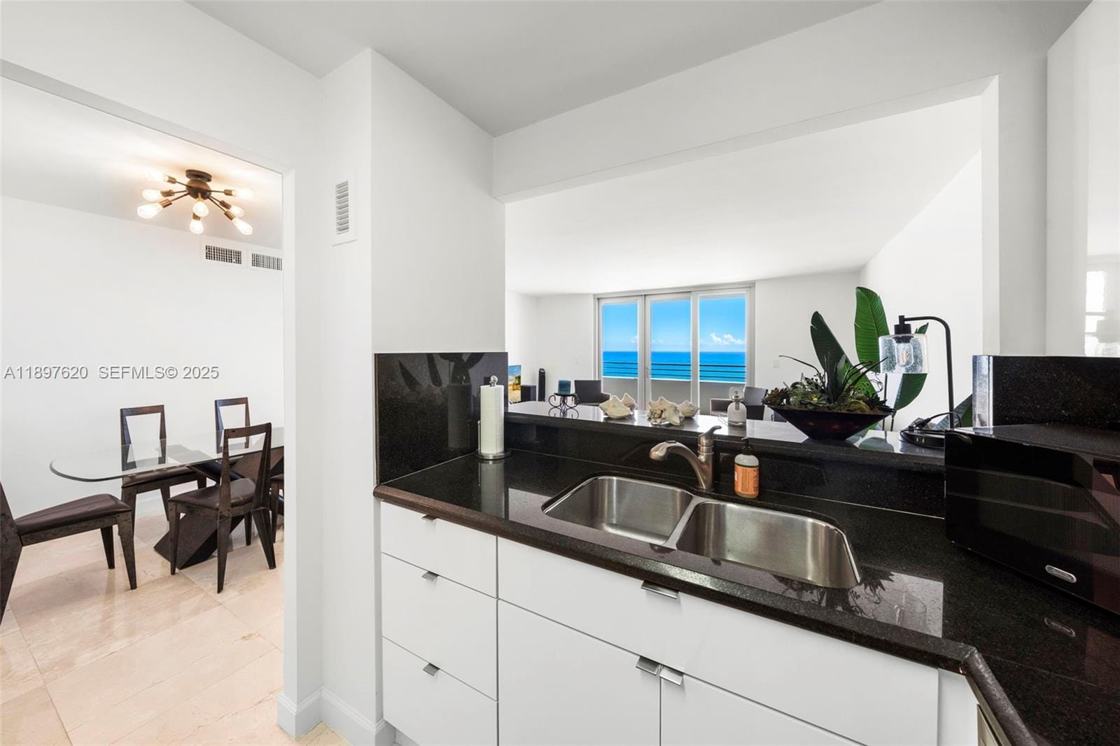 5555 Collins Avenue 14E, Miami Beach, FL 33140 photo 25