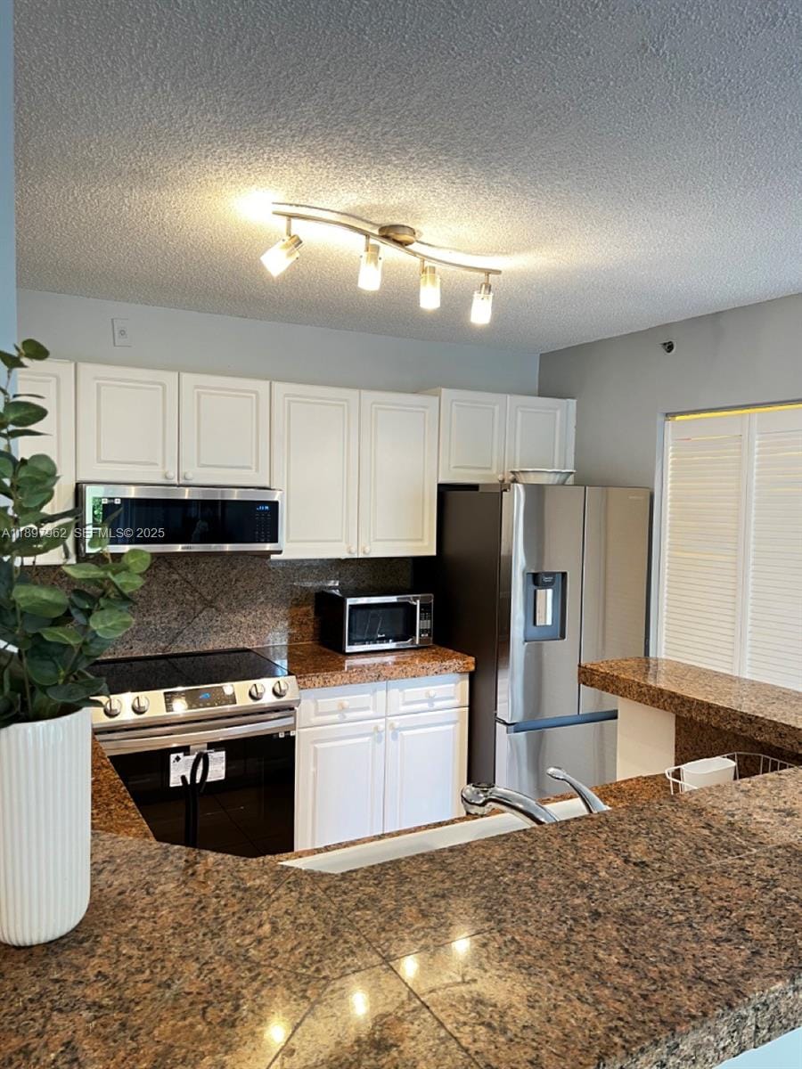 19501 E Country Club Drive 9404 — photo 9