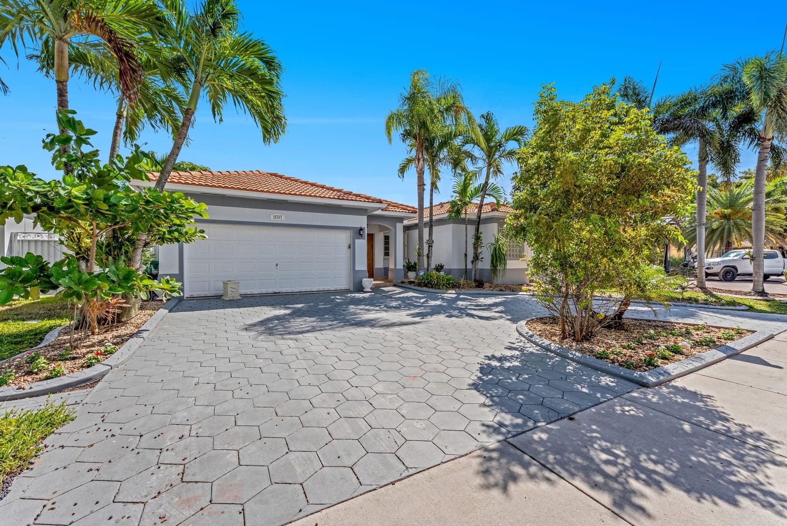 Sold home at 16757 NW 91st Court, Miami Lakes, FL 33018
