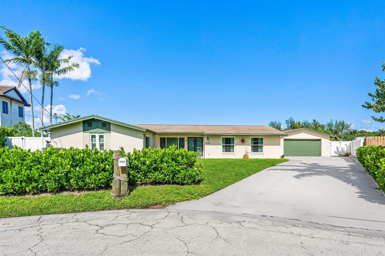 6788 Bayshore Drive, Lake Worth, FL 33462 photo 6