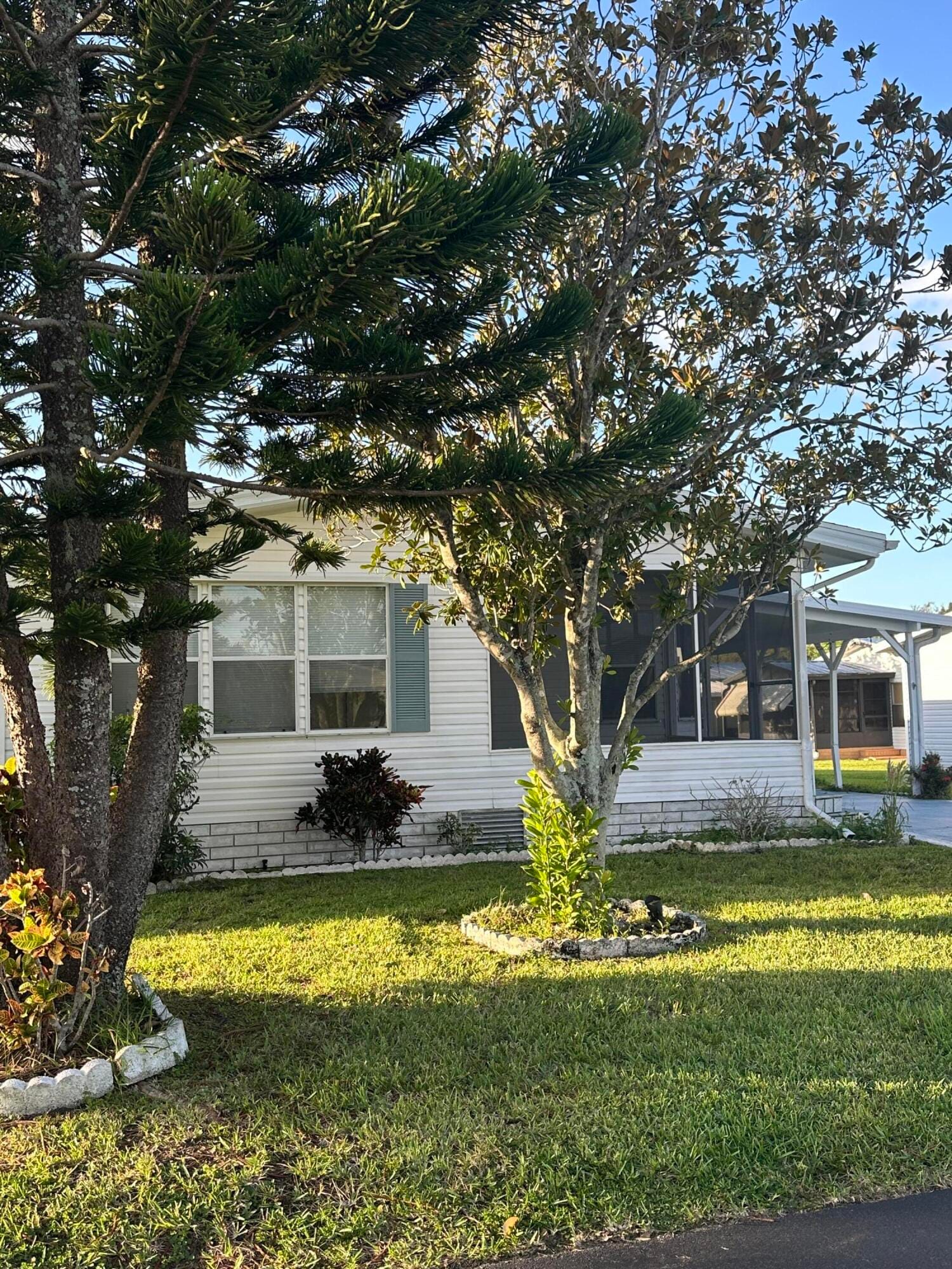 528 Tropical Isles Circle — photo 1