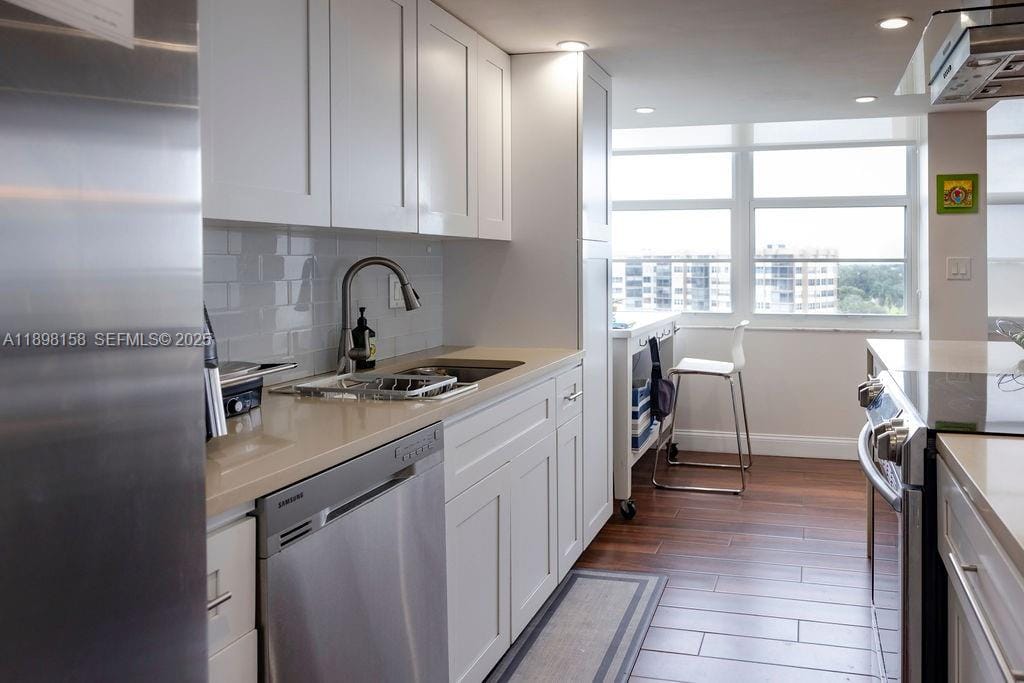 1300 Saint Charles Place PH12 — photo 8