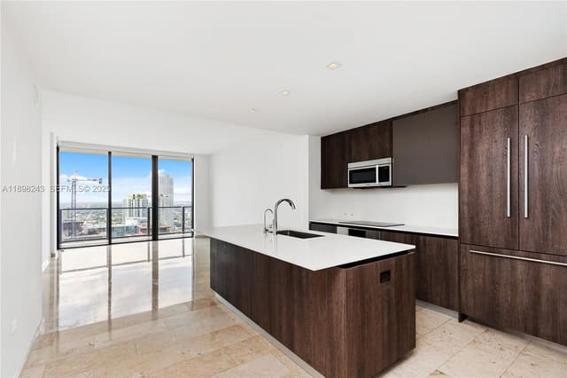 68 SE 6th Street 3906, Miami, FL 33131
