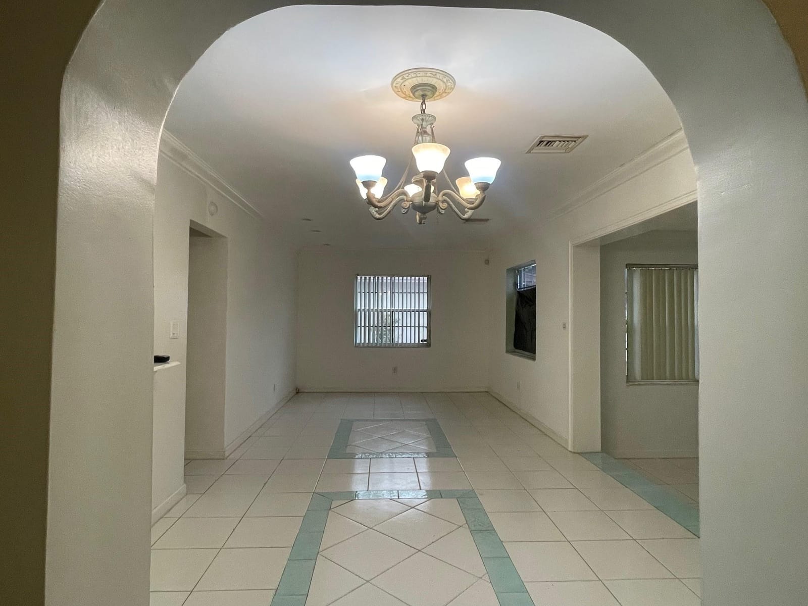 2215 NW 9th Court — photo 3