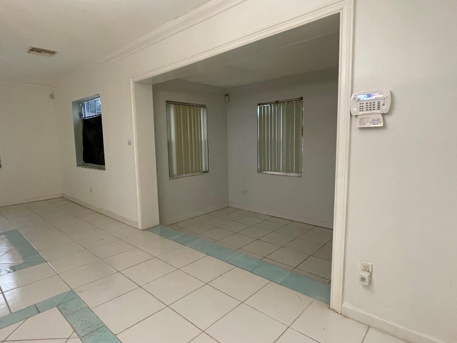 2215 NW 9th Court — photo 4