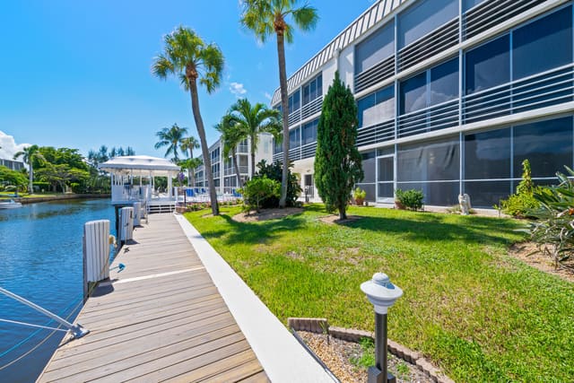 5900 NE 7th Avenue 106n, sold in Winston Bay, Boca Raton, FL