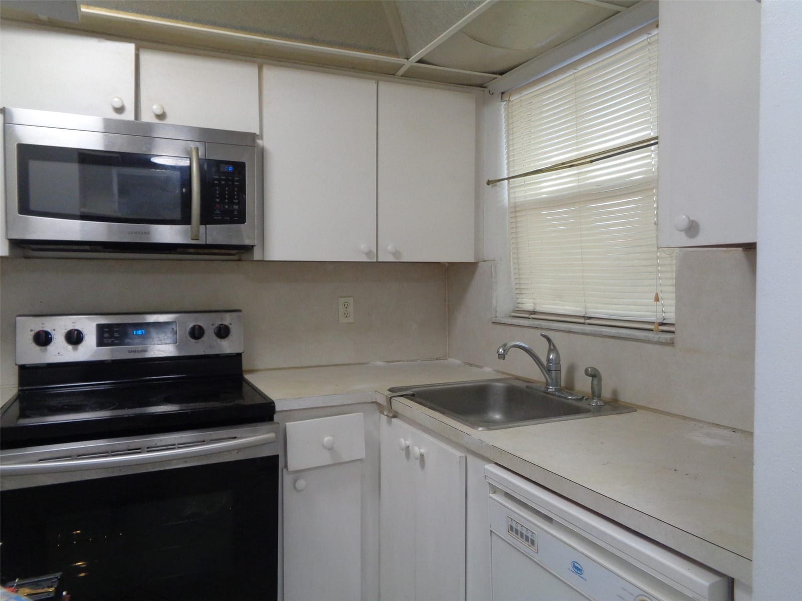 2831 E Sunrise Lakes Drive 209, Sunrise, FL 33322 photo 3