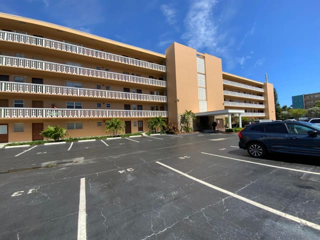 219 NE 14th Avenue 407, Hallandale Beach, FL 33009