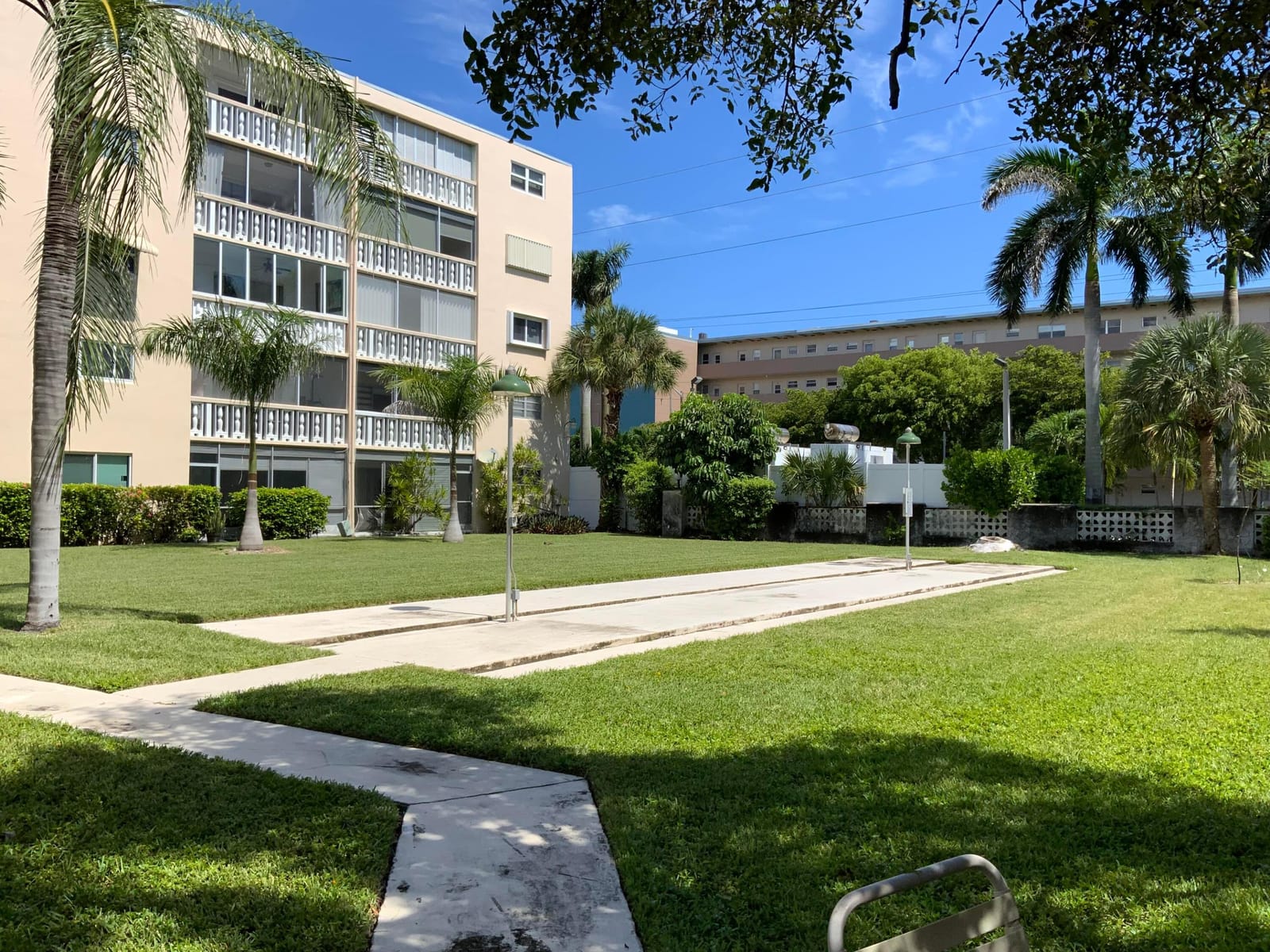 219 NE 14th Avenue 407, Hallandale Beach, FL 33009 photo 4
