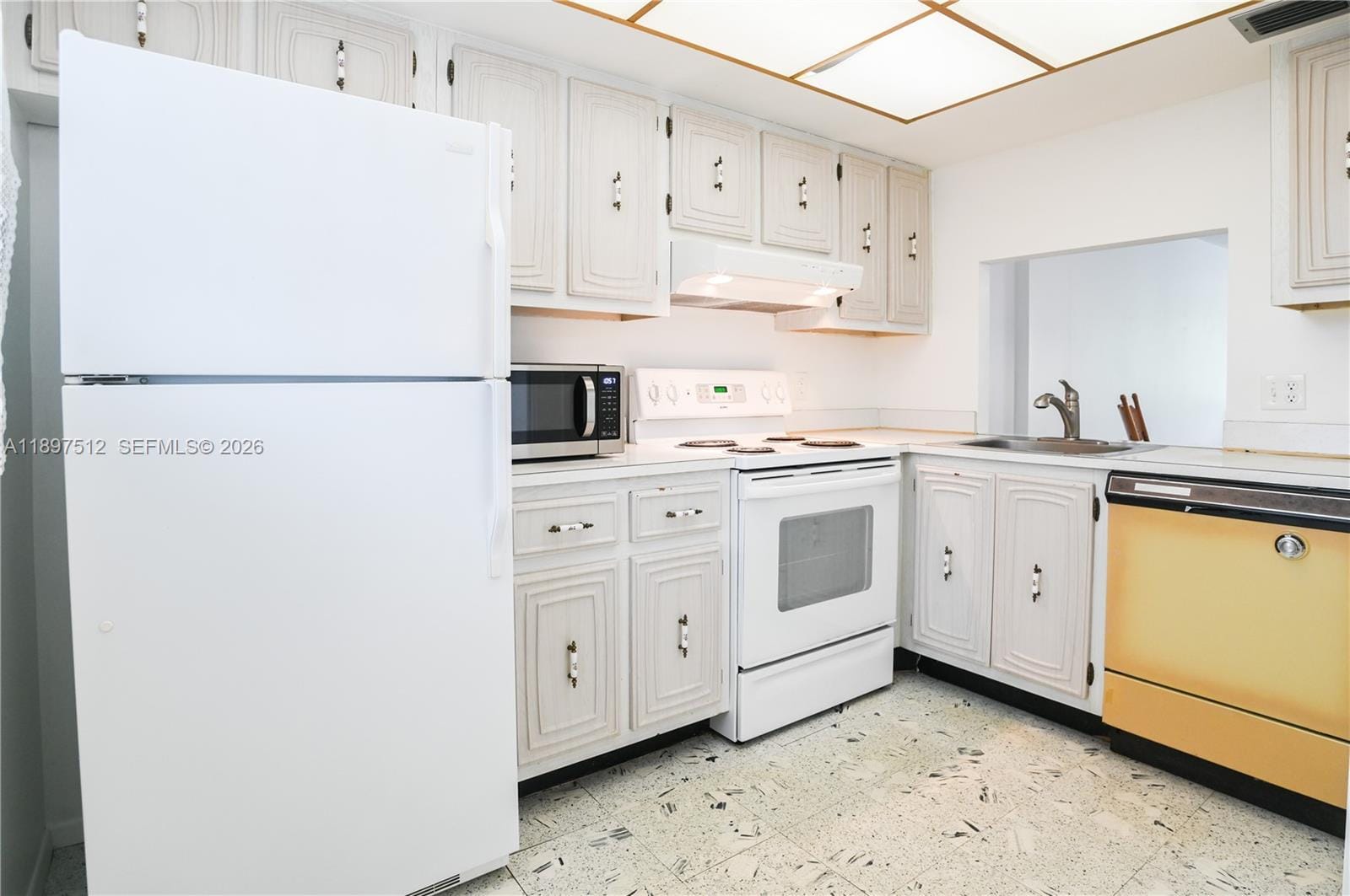 110 Royal Park Drive 2H — photo 6