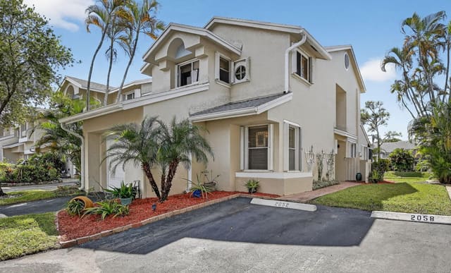 2052 Discovery Circle, Deerfield Beach, FL 33442