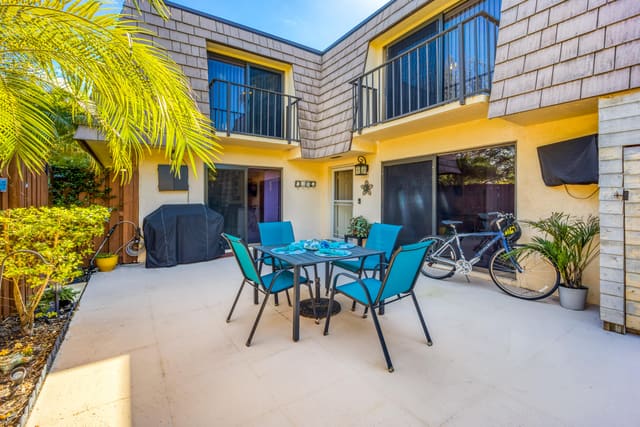 141 Ocean Cove Drive, sold in Ocean Cove, Jupiter, FL
