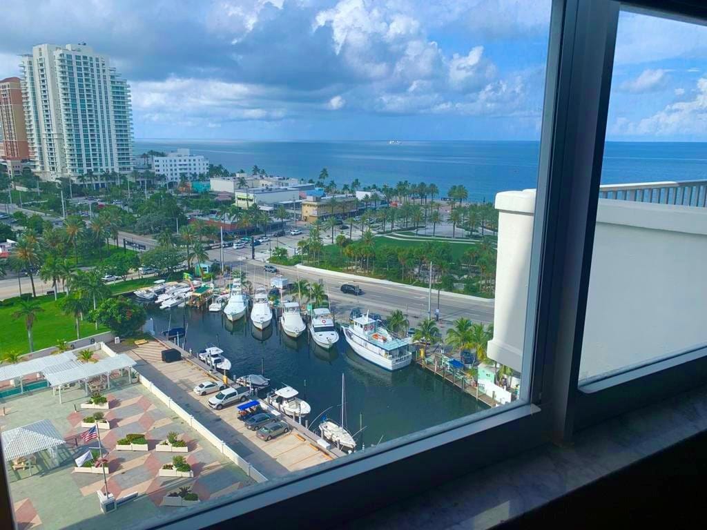 1 Las Olas Circle 1415 — photo 7