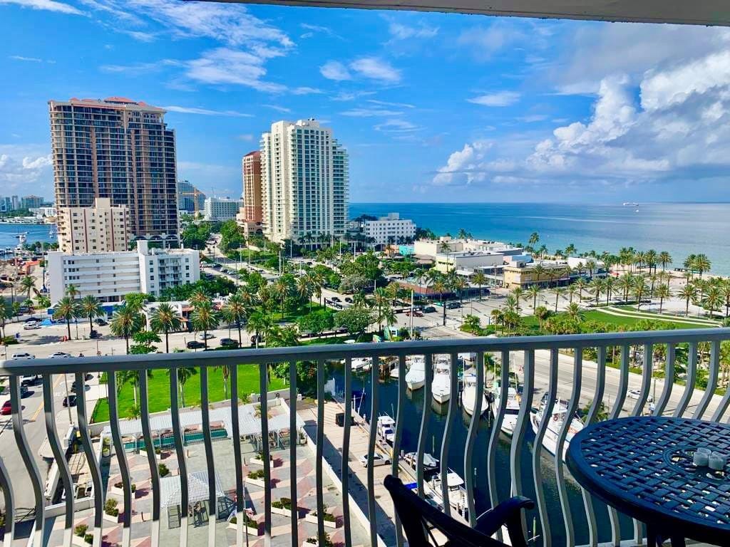 1 Las Olas Circle 1415 — photo 8