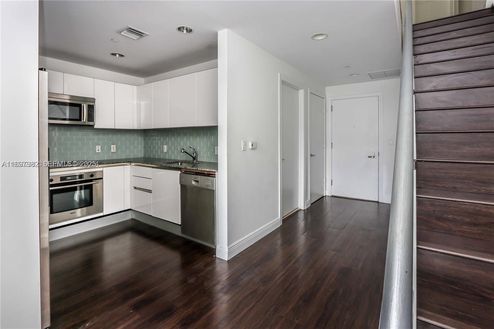 1050 Brickell Avenue 414, Miami, FL 33131 photo 10