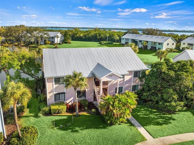 5720 Pelican Pointe Drive 3, Sebastian, FL 32958