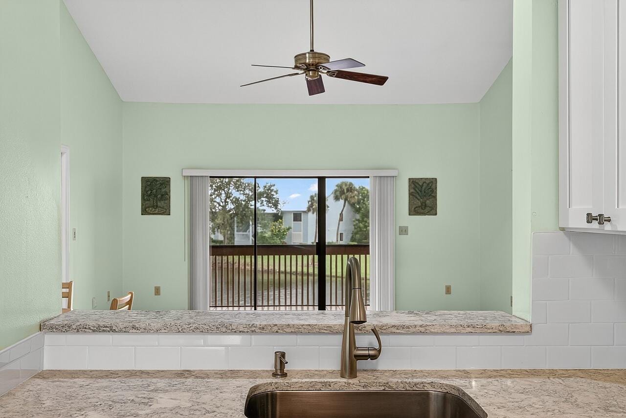 5720 Pelican Pointe Drive 3 — photo 12