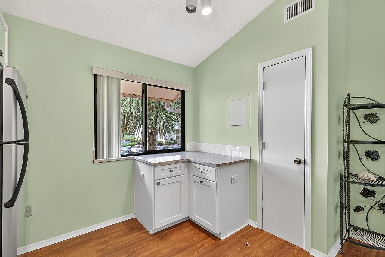 5720 Pelican Pointe Drive 3, Sebastian, FL 32958 photo 13