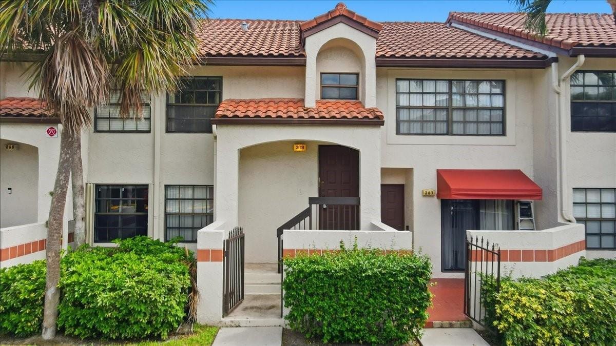 208 Lincoln Court 208, Deerfield Beach, FL 33442