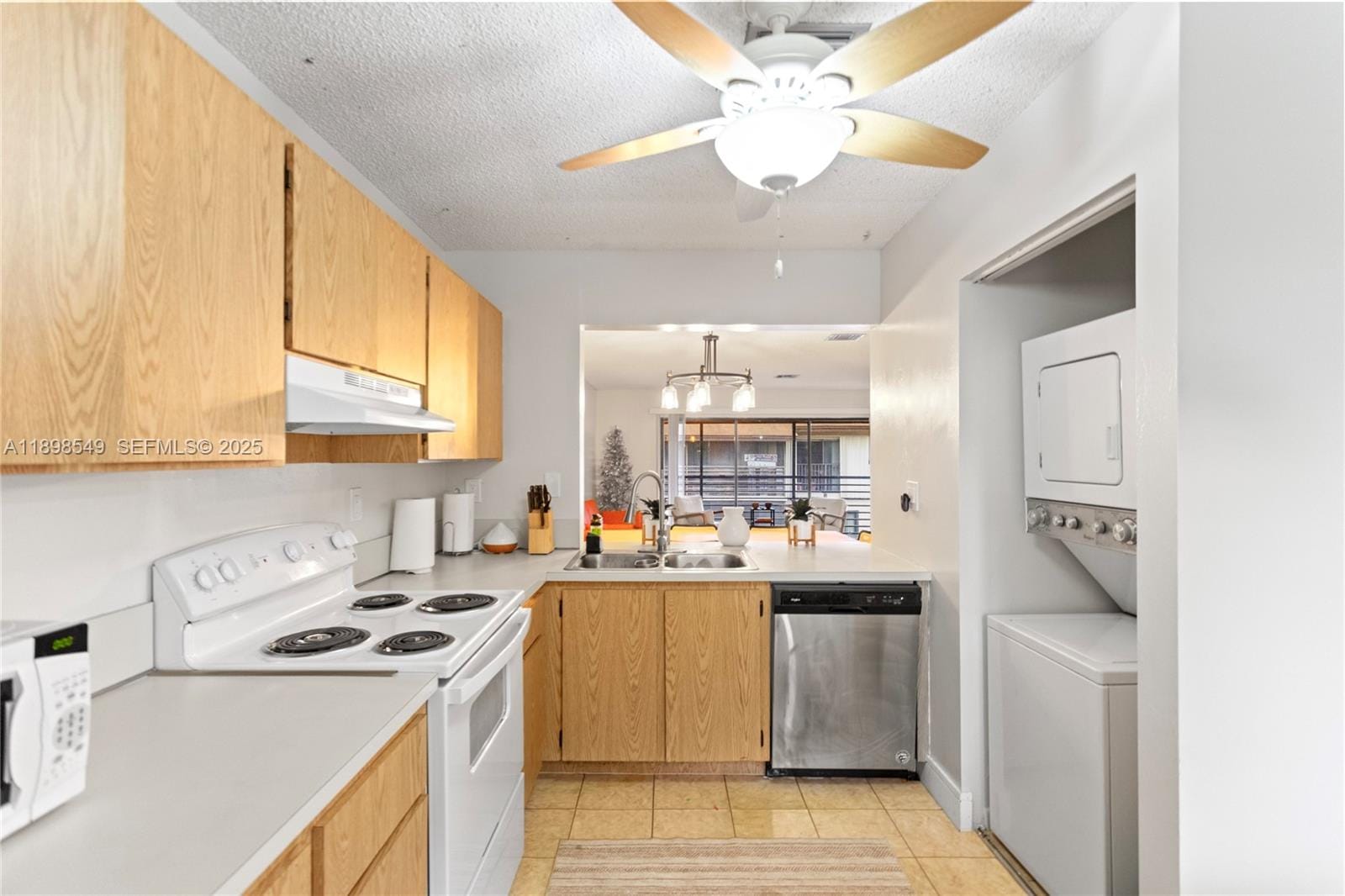 176 W Laurel Drive 1106 — photo 6