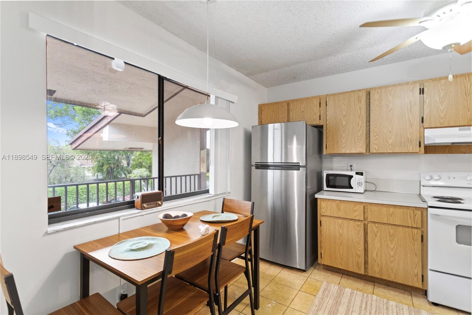 176 W Laurel Drive 1106 — photo 12