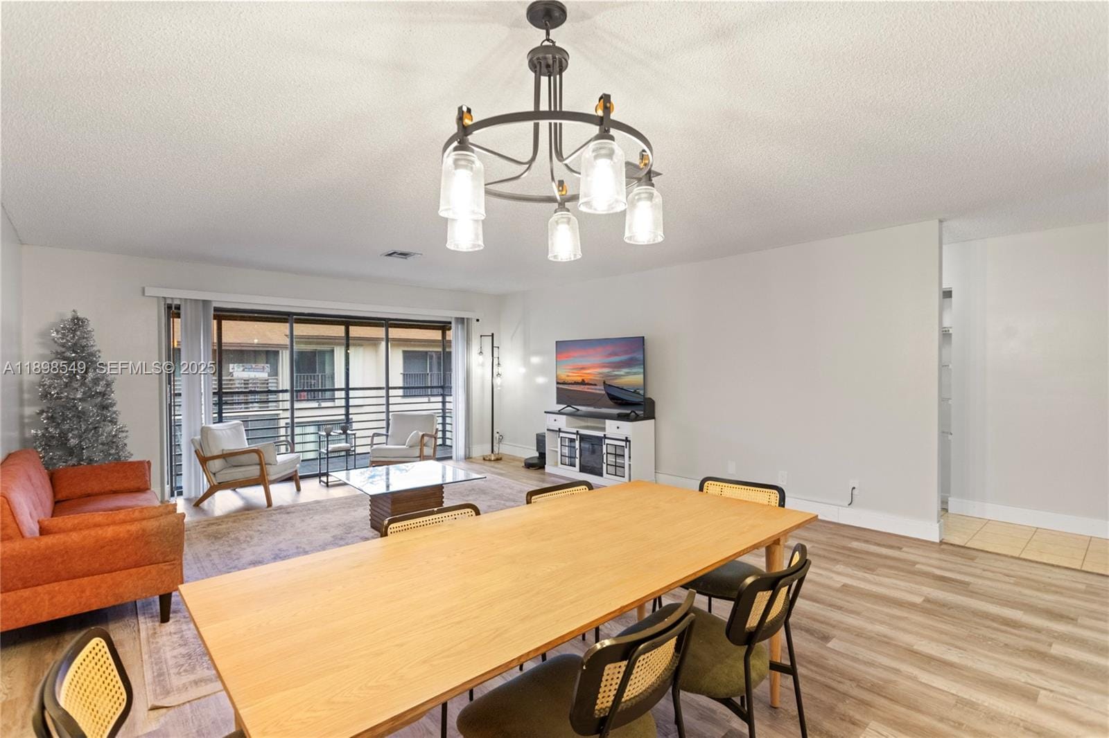 176 W Laurel Drive 1106 — photo 2