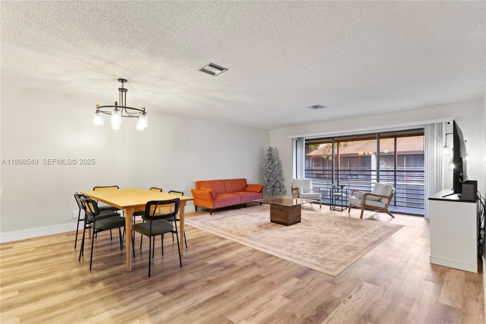 176 W Laurel Drive 1106 — photo 3