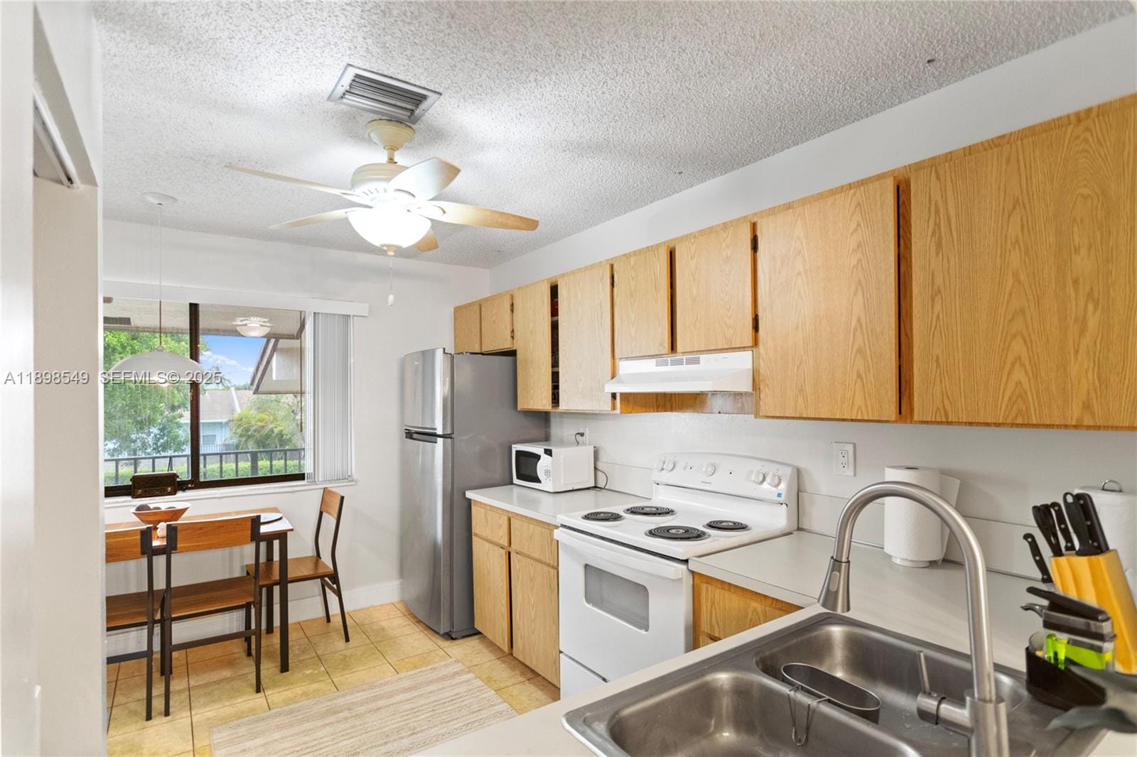 176 W Laurel Drive 1106 — photo 5
