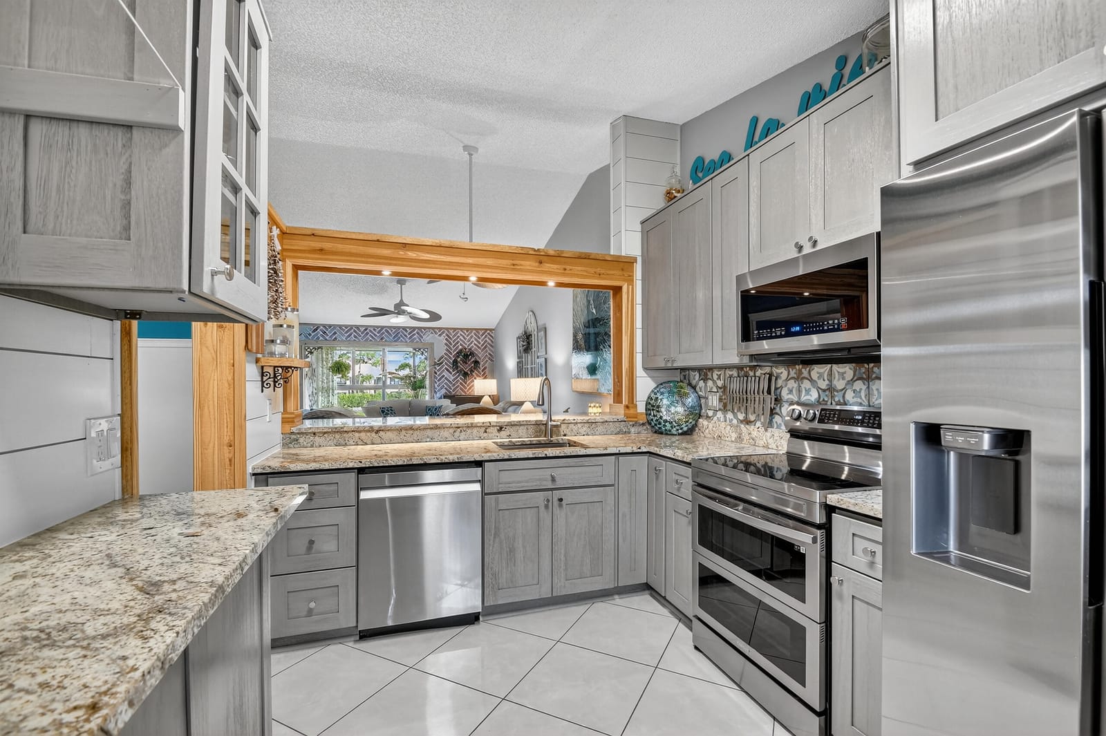 7578 Tahiti Lane 201, Lake Worth, FL 33467 photo 3