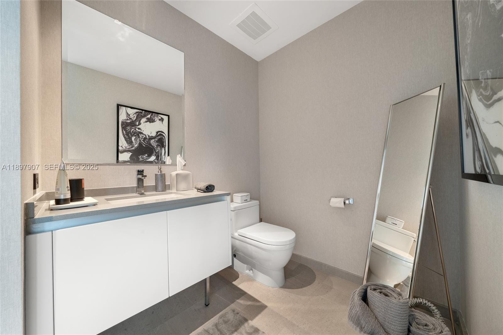 88 SW 7th Street 3910, Miami, FL 33130 photo 25